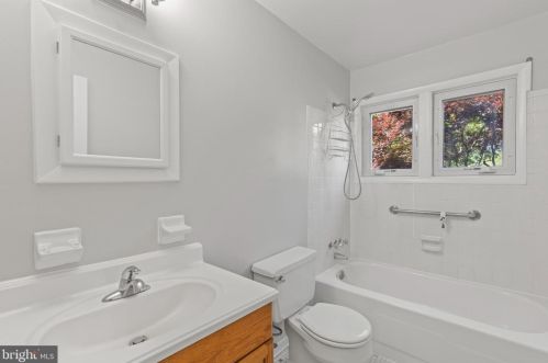 1921 Dundee Rd, Rockville MD exterior