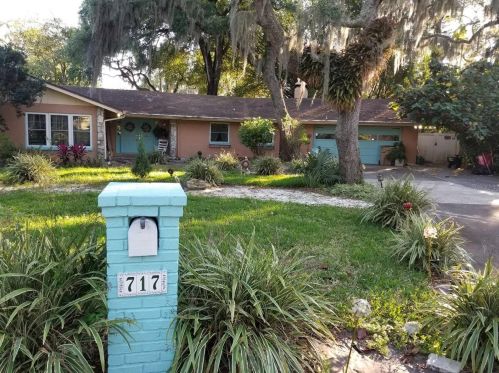 717 Grand Cir, Tampa, FL 33617-7843