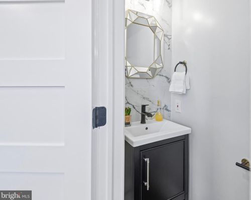 1551 4th St, Washington DC  20001-1905 exterior