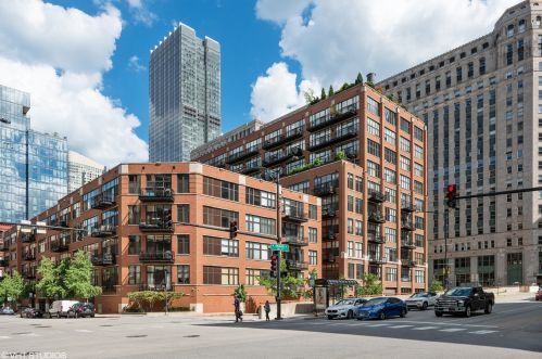 333 Hubbard St, Chicago IL  60654-4923 exterior