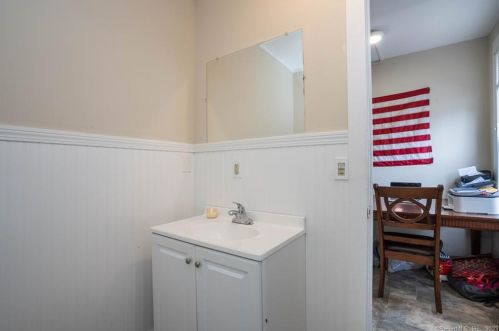 111 Eldridge St, Manchester CT  06040-5551 exterior