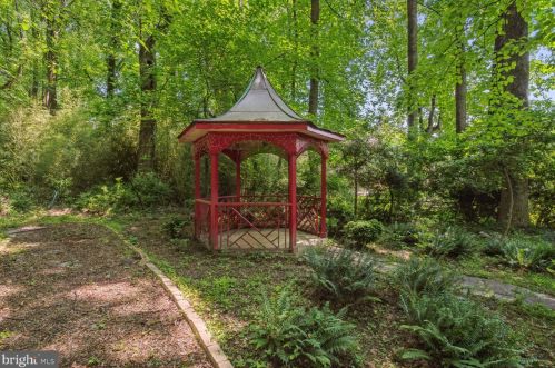 8430 Brk Rd, Mc Lean VA 22102-1703 exterior