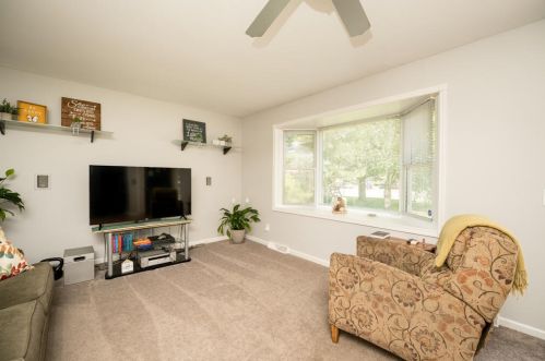 332 12 St, Plainwell MI 49080-1117 exterior