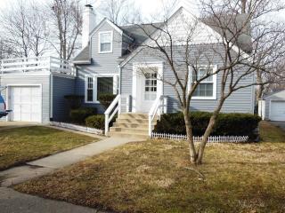 519 11th Ave, Saint Charles IL  60174-3216 exterior