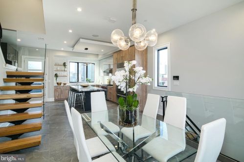 722 Broad St, Philadelphia PA 19146-3119 exterior