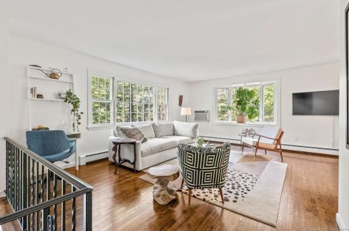 1 Hidden Lk Ct, Ridgefield CT 06877-2310 exterior