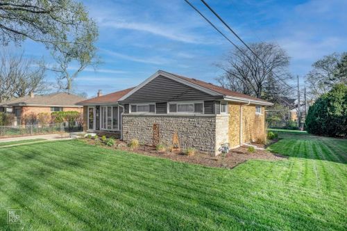 337 Fremont Ave, Elmhurst, IL 60126-2203