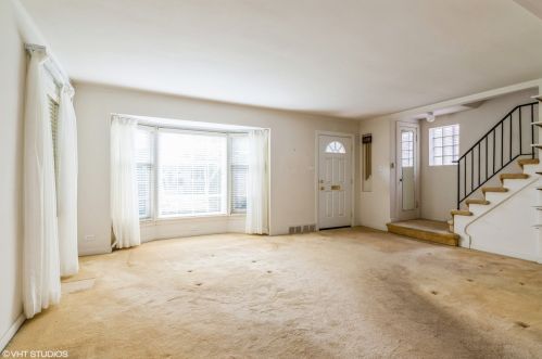 6584 Oliphant Ave, Chicago, IL 60631-1563