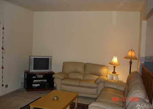 388 Rittenhouse Ct, New Brunswick NJ 08902-3536 exterior