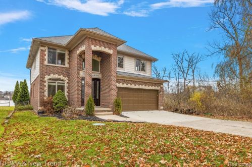 692 Appalachi St, Walled Lake MI  48390-1005 exterior