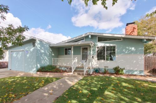 921 School St, Folsom, CA 95630-2821