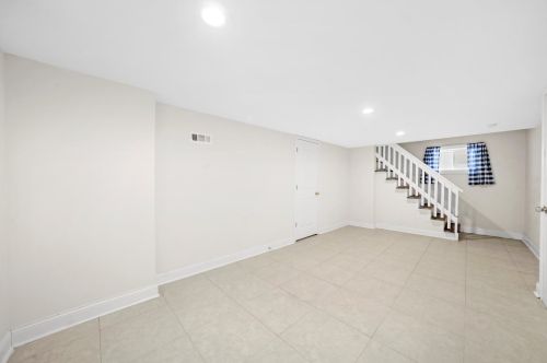 7339 Washtenaw Ave, Chicago IL 60645-1401 exterior