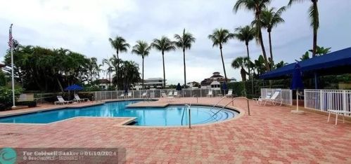 6823 Via Regina, Boca Raton FL 33433-3956 exterior