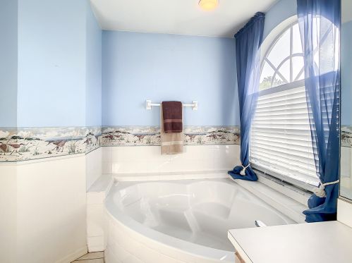 2761 Eagle Dr, Fort Pierce FL 34984-8919 exterior