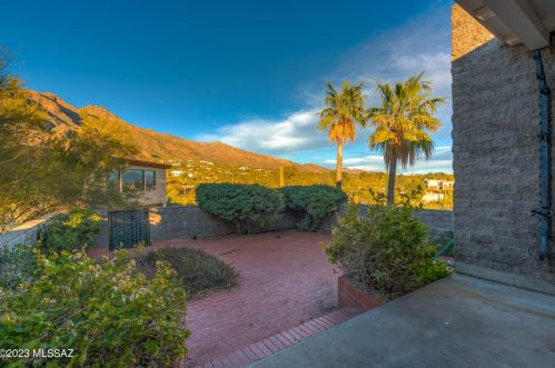 6541 Swan Rd, Tucson AZ  85718-1602 exterior