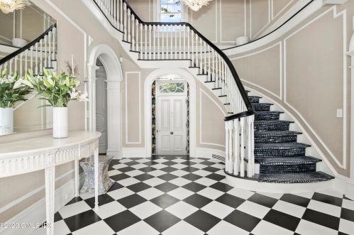 545 Indian Fld Rd, Greenwich CT 06830-7219 exterior