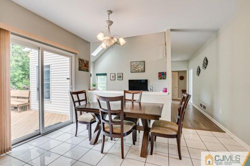 16 Sonia Ct, Edison NJ 08820-4443 exterior