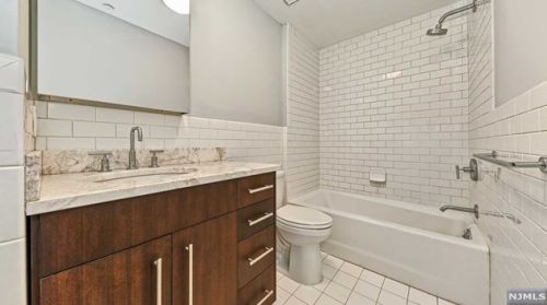 2 Vela Way, Edgewater NJ 07020-1564 exterior