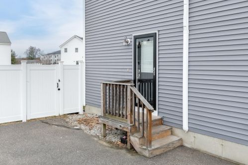 24 Amy Way, Concord NH  03303-1045 exterior