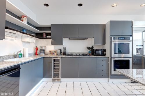 2743 Greenview Ave, Chicago IL 60657-4007 exterior