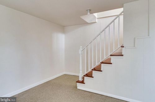 2701 Farmington Dr, Alexandria VA 22303-1315 exterior