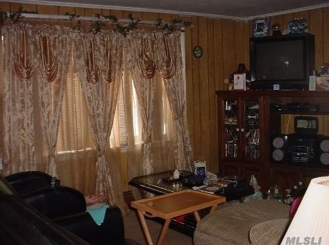 19 9 Ave, Huntington Station NY 11746-2219 exterior