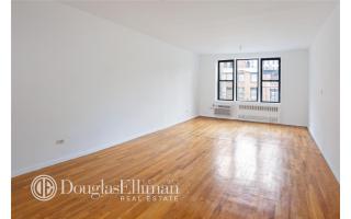 200 28th St, New York NY  10016-8539 exterior