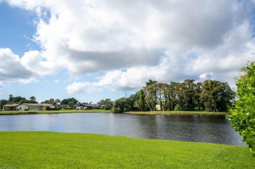 4646 Chippendale Dr, Naples FL 34112-5259 exterior