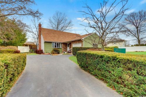 23 Arcadia Dr, Huntington Station, NY 11746-6935