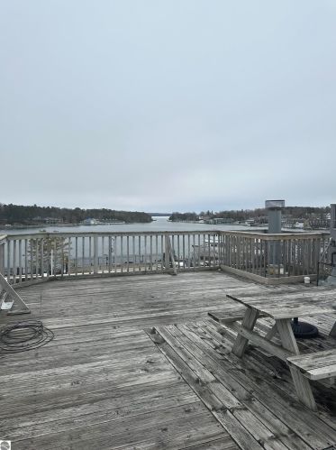 103 Bridge St, Charlevoix MI 49720-1401 exterior