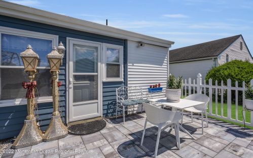 43 Gladstone Ave, Lakehurst NJ 08759-6625 exterior