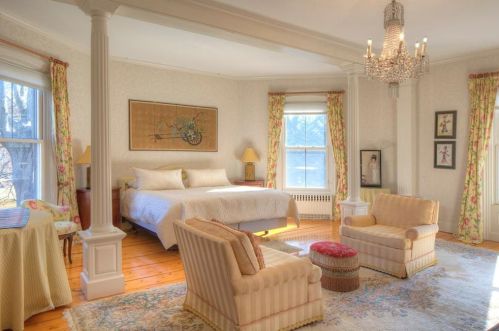 437 Bellevue Ave, Middletown RI 02840-4115 exterior