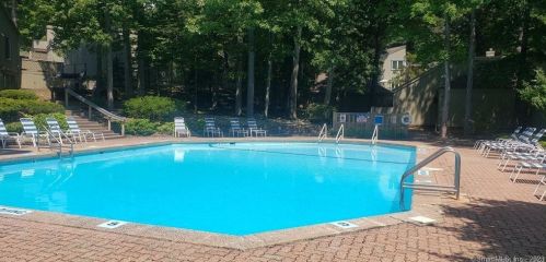 12 Byrne Ct, Farmington CT 06032-3551 exterior