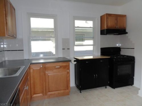 32 Mawhinney Ave, Paterson NJ 07506-1208 exterior