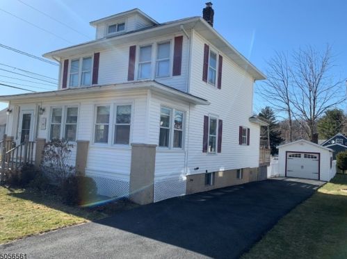 2 Christopher St, Dover, NJ 07801-3613