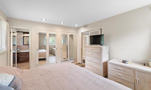 1306 Fawnvalley Dr, Saint Louis MO 63131-3921 exterior