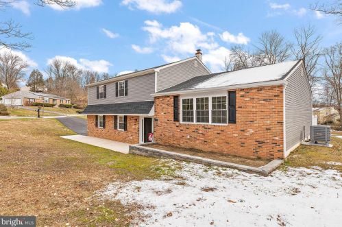 1770 Hillcrest Ln, Chester, PA 19014-1051