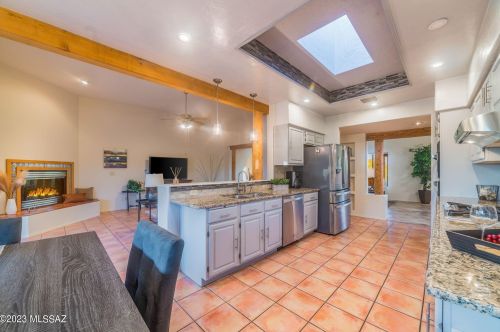 7015 Camino De Los Caballos, Tucson AZ 85743-9689 exterior