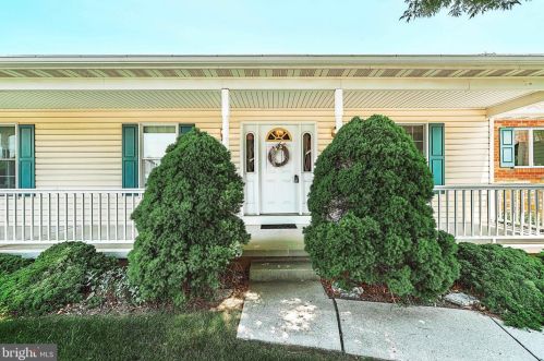 109 Wheaton Dr, Littlestown PA 17340-1357 exterior