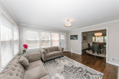 5926 Santa Monica Blvd, Milwaukee WI 53217-4619 exterior