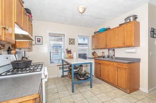 327 Middlesex St, North Andover MA 01845-3438 exterior