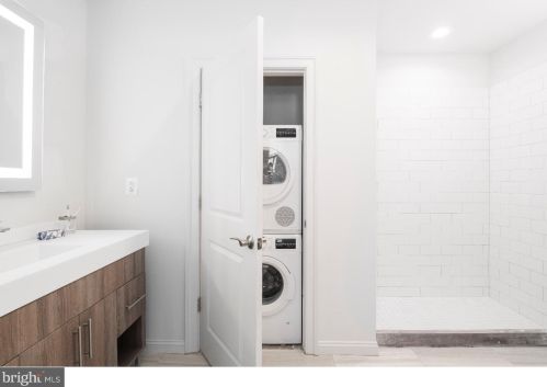 218-26 Arch St, Philadelphia PA 19106-4512 exterior