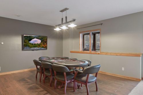 1676 Isabella Pkwy, Chaska MN 55318-3214 exterior