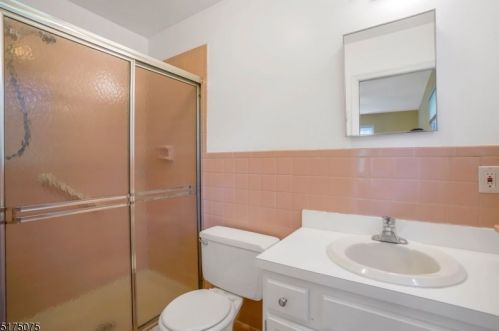 952 Ardsley Ln, Bridgewater NJ 08807-1101 exterior