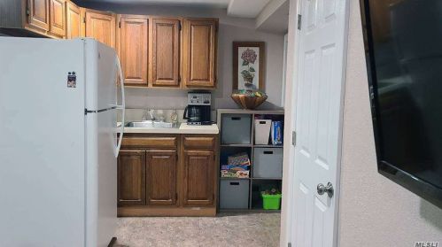 44 Harvest Ln, Commack NY 11725-1529 exterior