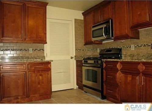 1218 Plymouth Rd, New Brunswick NJ  08902-4591 exterior