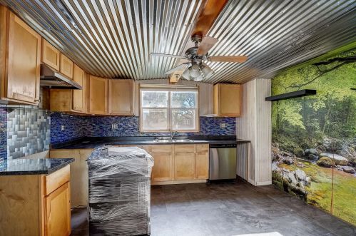 919 Land Pl, Milwaukee WI 53202-1536 exterior