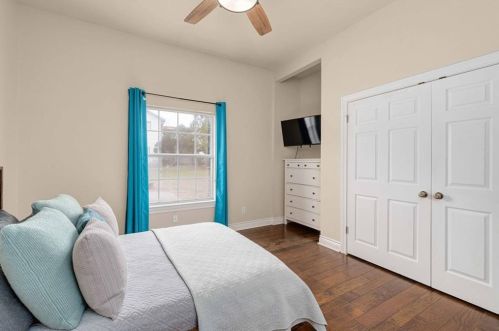 1105 Crystal Crk Dr, Austin TX 78746-4728 exterior