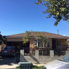 9521 Juniper St, Los Angeles CA  90002-2633 exterior