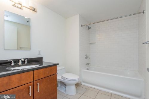 22 Front St, Philadelphia PA 19106-3354 exterior